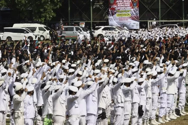 97940-aksi-massa-pa-212-gelar-apel-siaga-ganyang-komunis