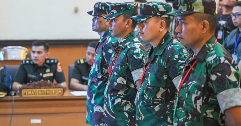 83131-sidang-militer-tersangka-penyiraman-air-keras-andrie-yunus